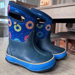 Little kids size 9 Bogs